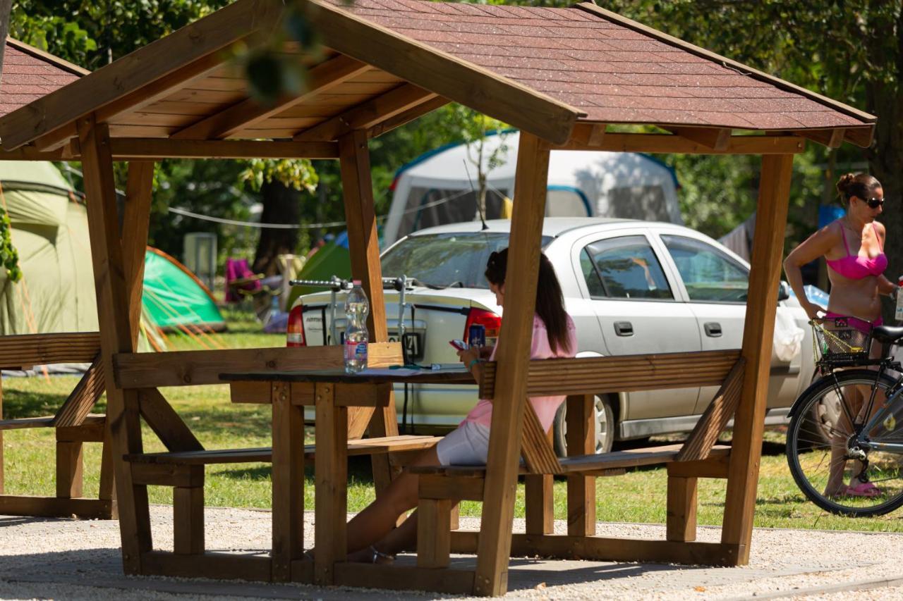 Aranypart Camping & Apartments Шиофок Экстерьер фото