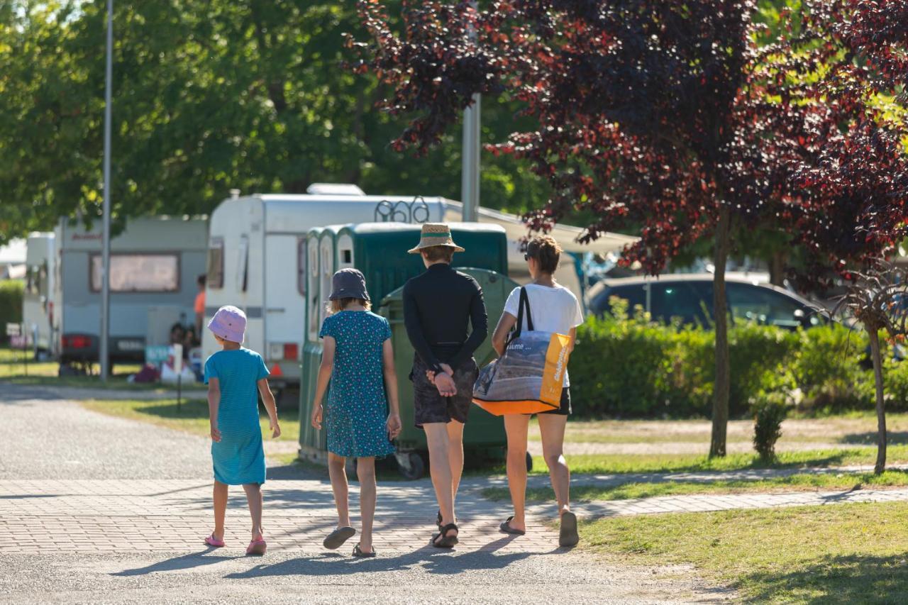 Aranypart Camping & Apartments Шиофок Экстерьер фото