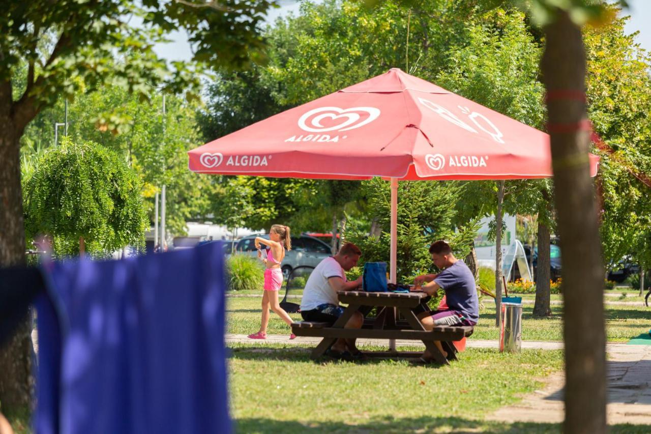 Aranypart Camping & Apartments Шиофок Экстерьер фото