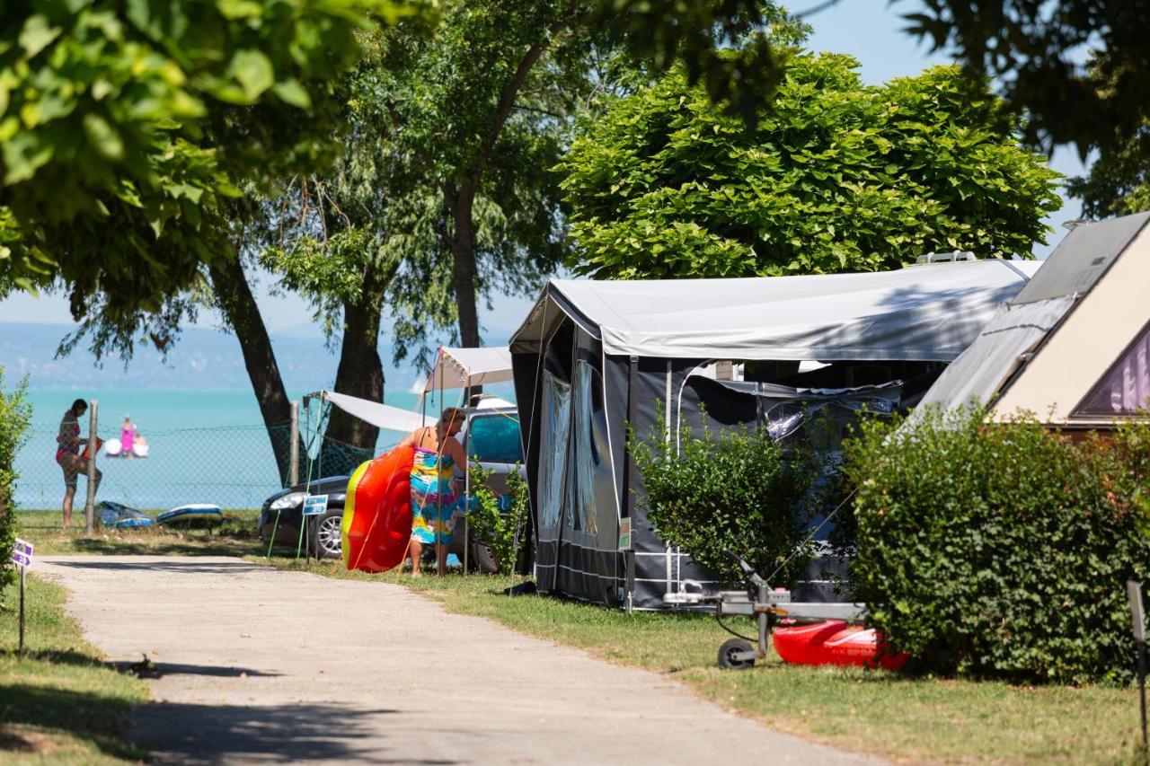 Aranypart Camping & Apartments Шиофок Экстерьер фото