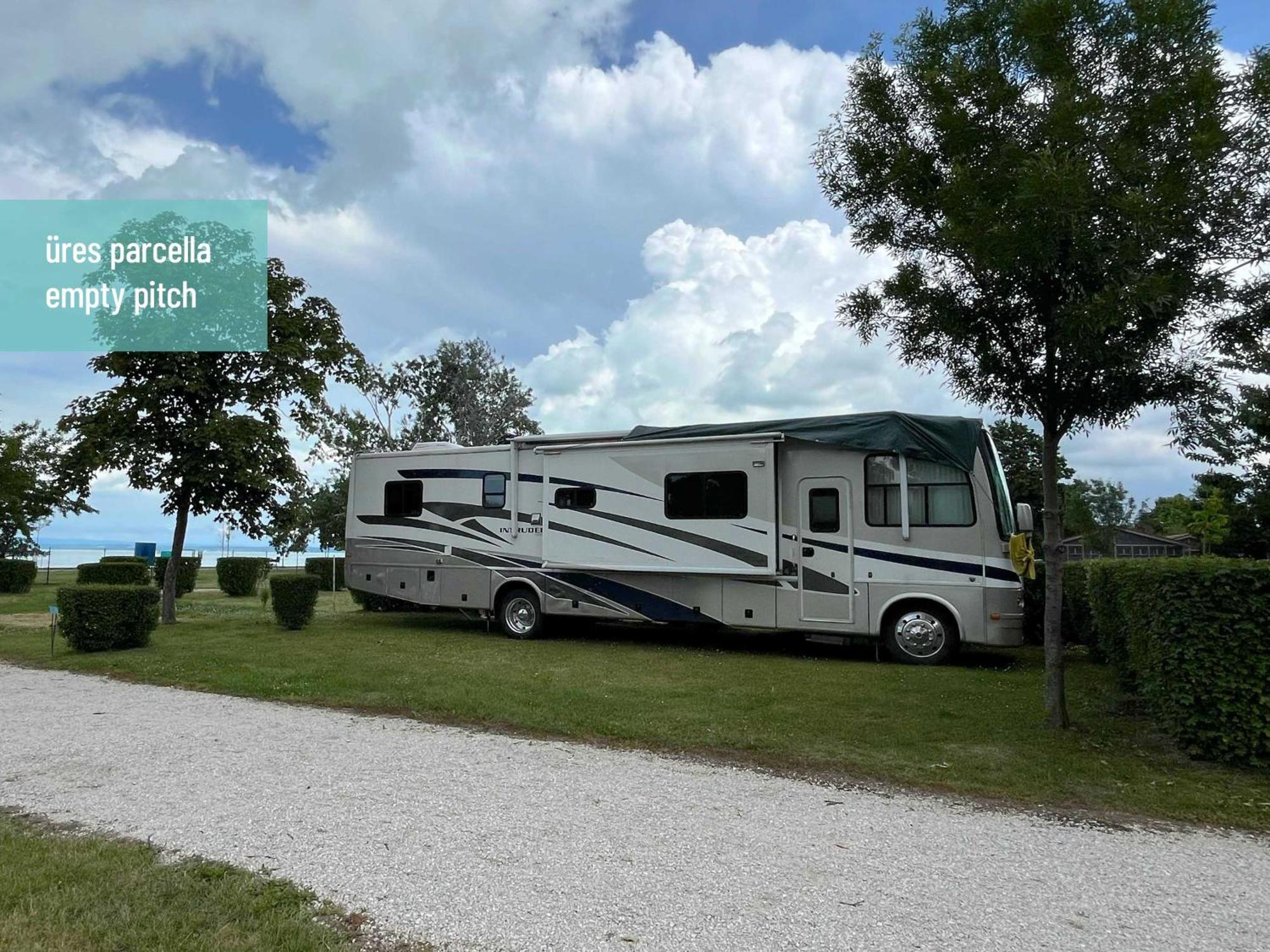 Aranypart Camping & Apartments Шиофок Экстерьер фото