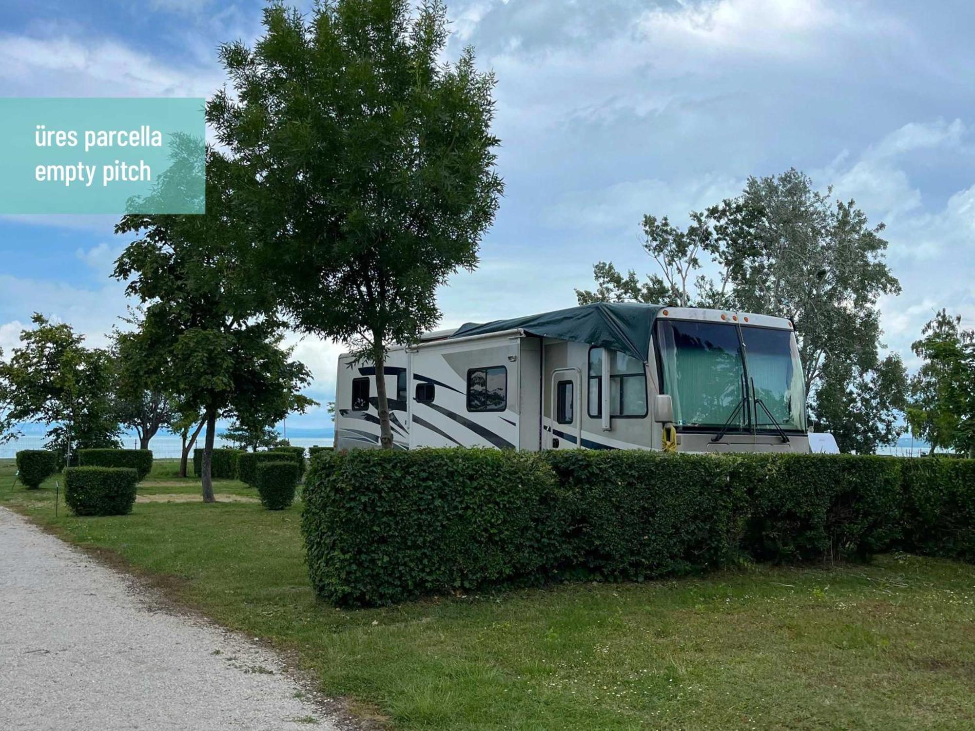 Aranypart Camping & Apartments Шиофок Экстерьер фото
