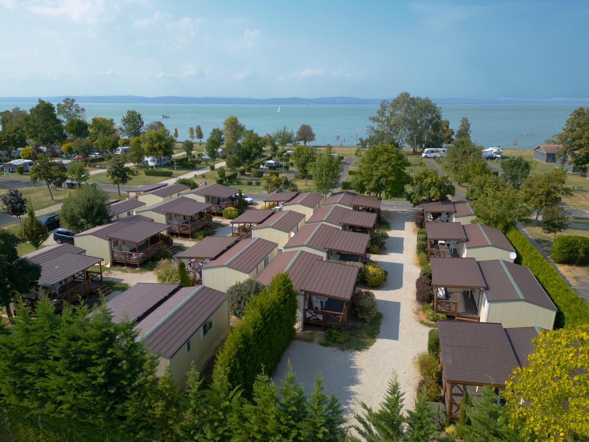 Aranypart Camping & Apartments Шиофок Экстерьер фото